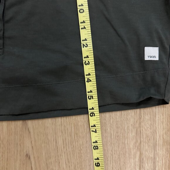 Vuori Avalon Henley in Oregano - XS - Picture 4 of 5
